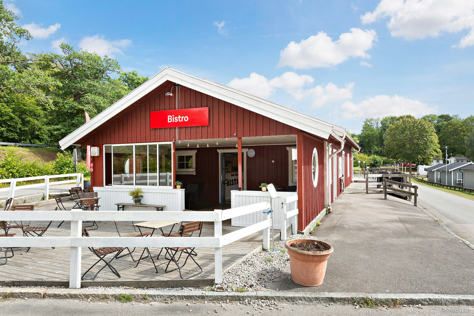 First Camp Skönstavik-Karlskrona  Nordic Camping Skönstavik - Bistro mit Terrasse auf dem Campingplatz