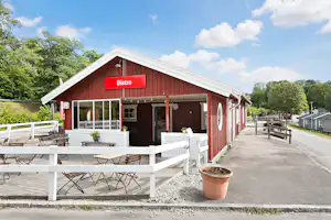 First Camp Skönstavik-Karlskrona Nordic Camping Skönstavik - Bistro mit Terrasse auf dem Campingplatz