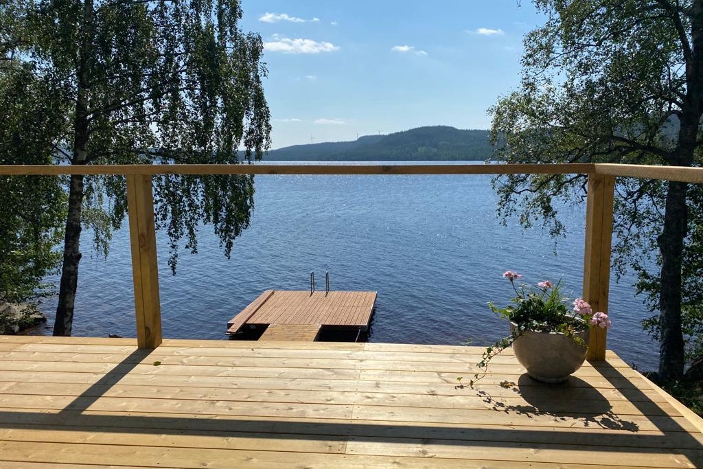 Snibbens Camping - Blick auf den See mit Steg 