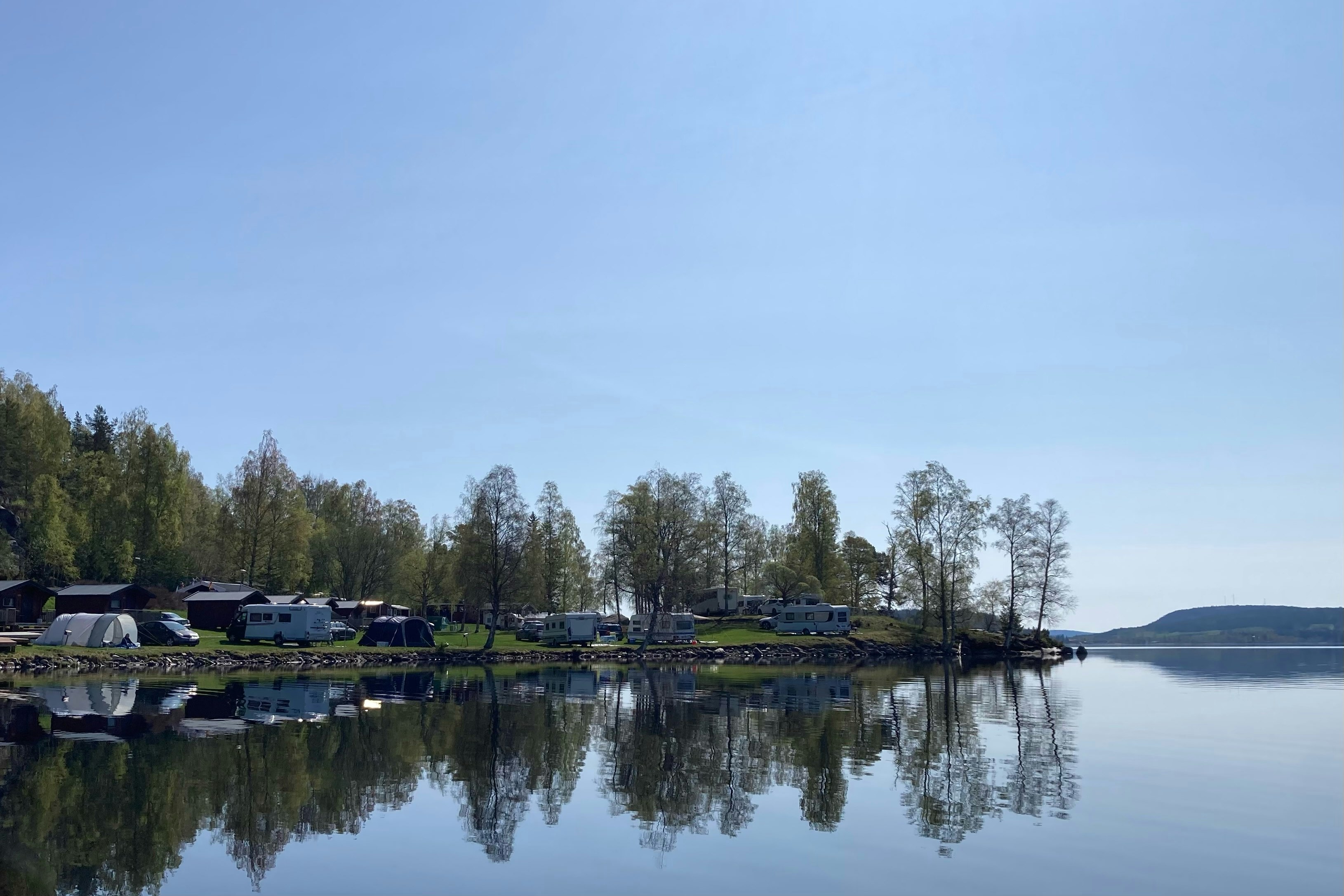 Snibbens Camping - Blick vom Wasser auf dem Campingplatz 