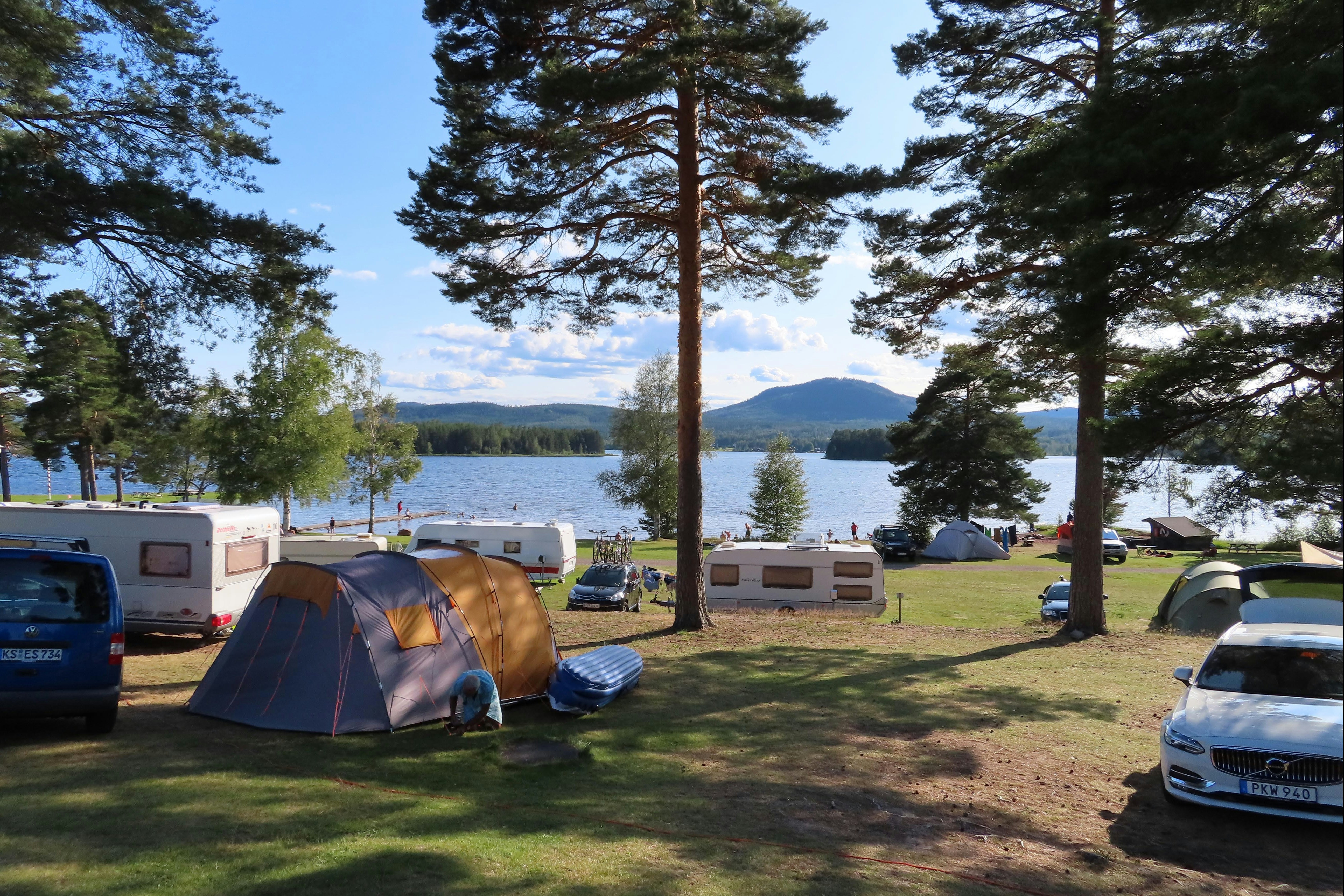 Sollerö Camping - Wohnmobil- und  Wohnwagenstellplätze mit Blick auf den See