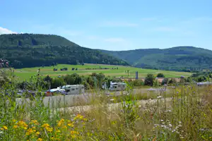 Sonnencamping Albstadt - Blick auf den im Grünen