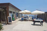 Spina Camping Village  - Cafe vom Campingplatz mit Terrasse und mit Blick auf das Mittelmeer