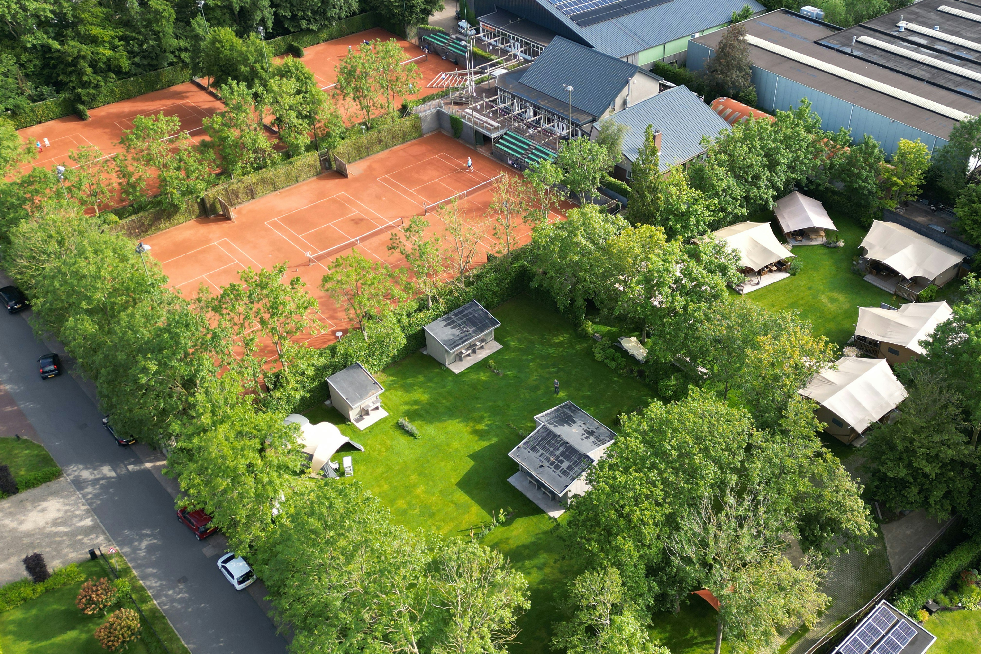 Camping de Voetel  Sportcamping de Voetel  - Luftaufnahme des Campingplatzes mit Sportplätzen