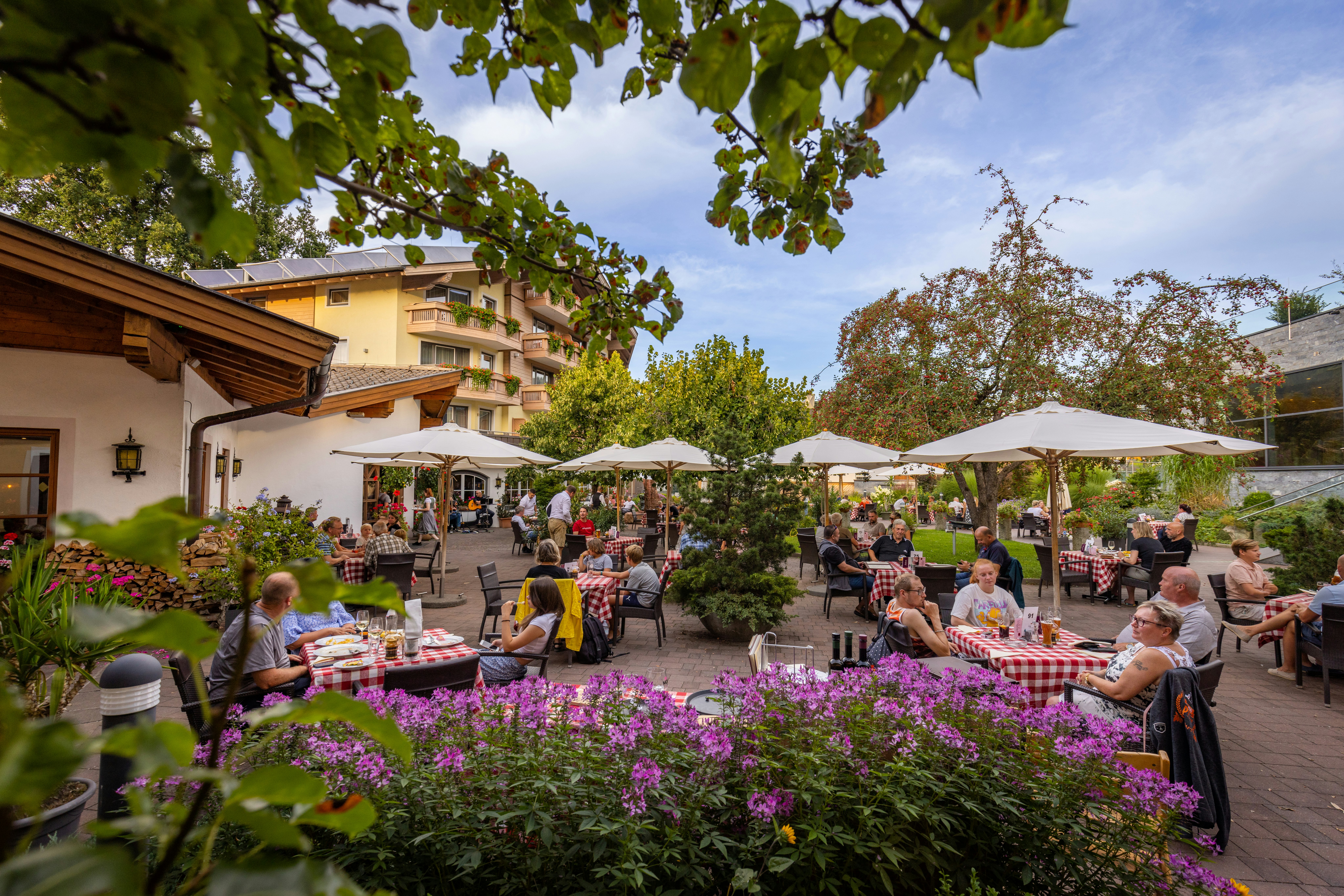 Sportcamp Woferlgut  Sportcamping Woferlgut  - Restaurant mit Terrasse auf dem Campingplatz