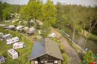 Blick auf den Campingplatz Spreewald-Natur-Camping Am Schlosspark aus der Vogelperspektive