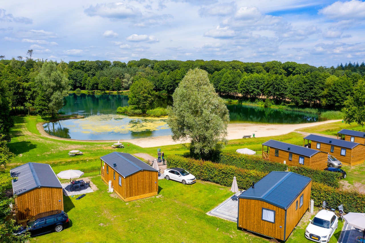 Capfun De Sprookjescamping  Sprookjescamping De Vechtstreek - Mobilheime am Teich auf dem Campingplatz