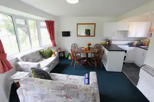 St. Ives Bay Holiday Park - Wohnbereich in einem der Chalets