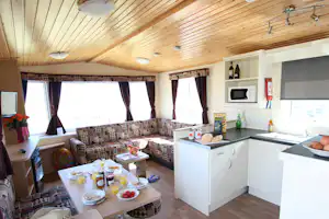 St. Ives Bay Holiday Park - Wohnbereich in einem der Mobilheime