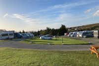 Staffin Caravan & Camping Site - Blick auf die Stellplätze auf dem Campingplatz