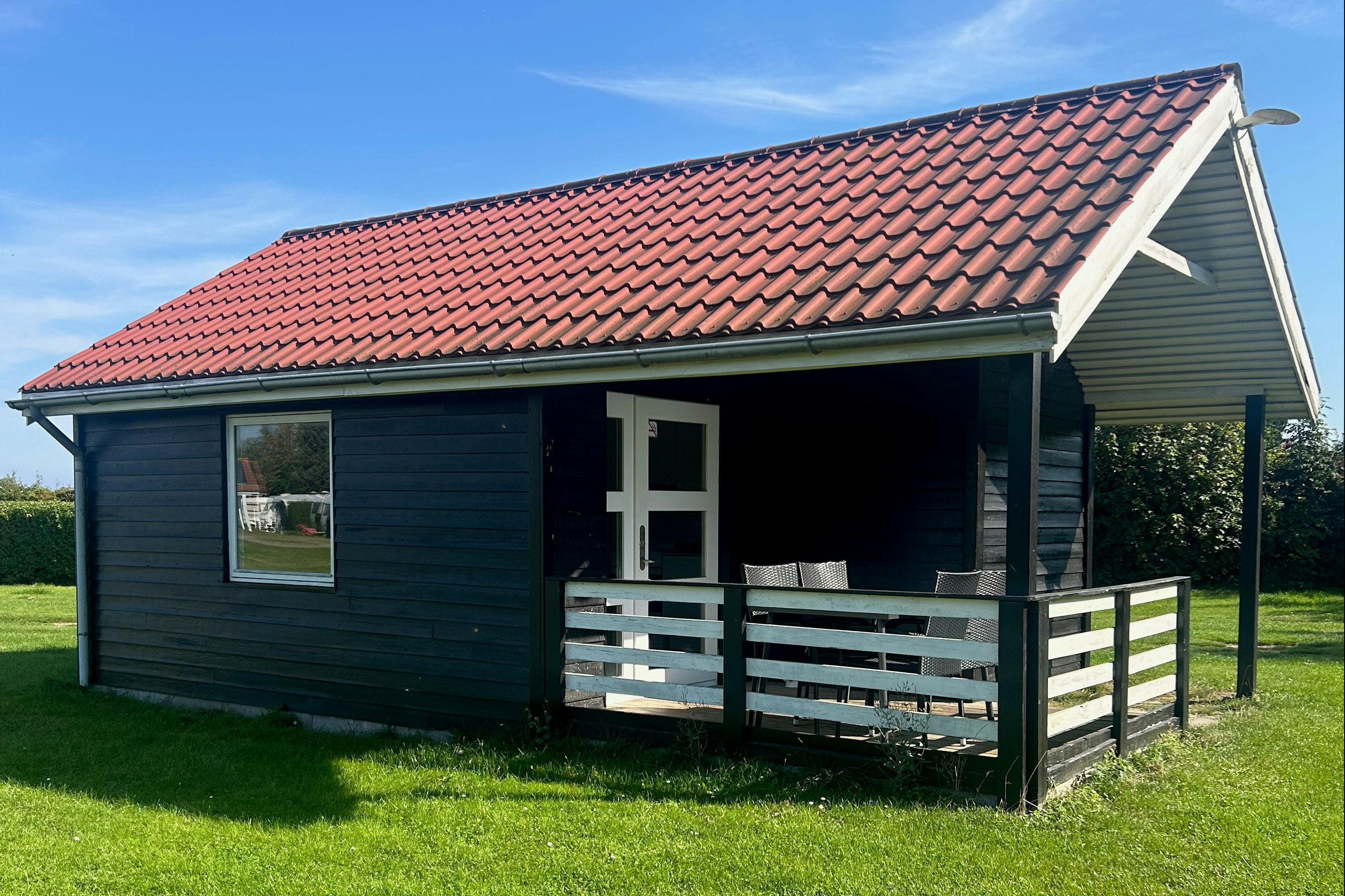 STEVNS CAMPING  - Mobilheim mit Terrasse auf dem Campingplatz