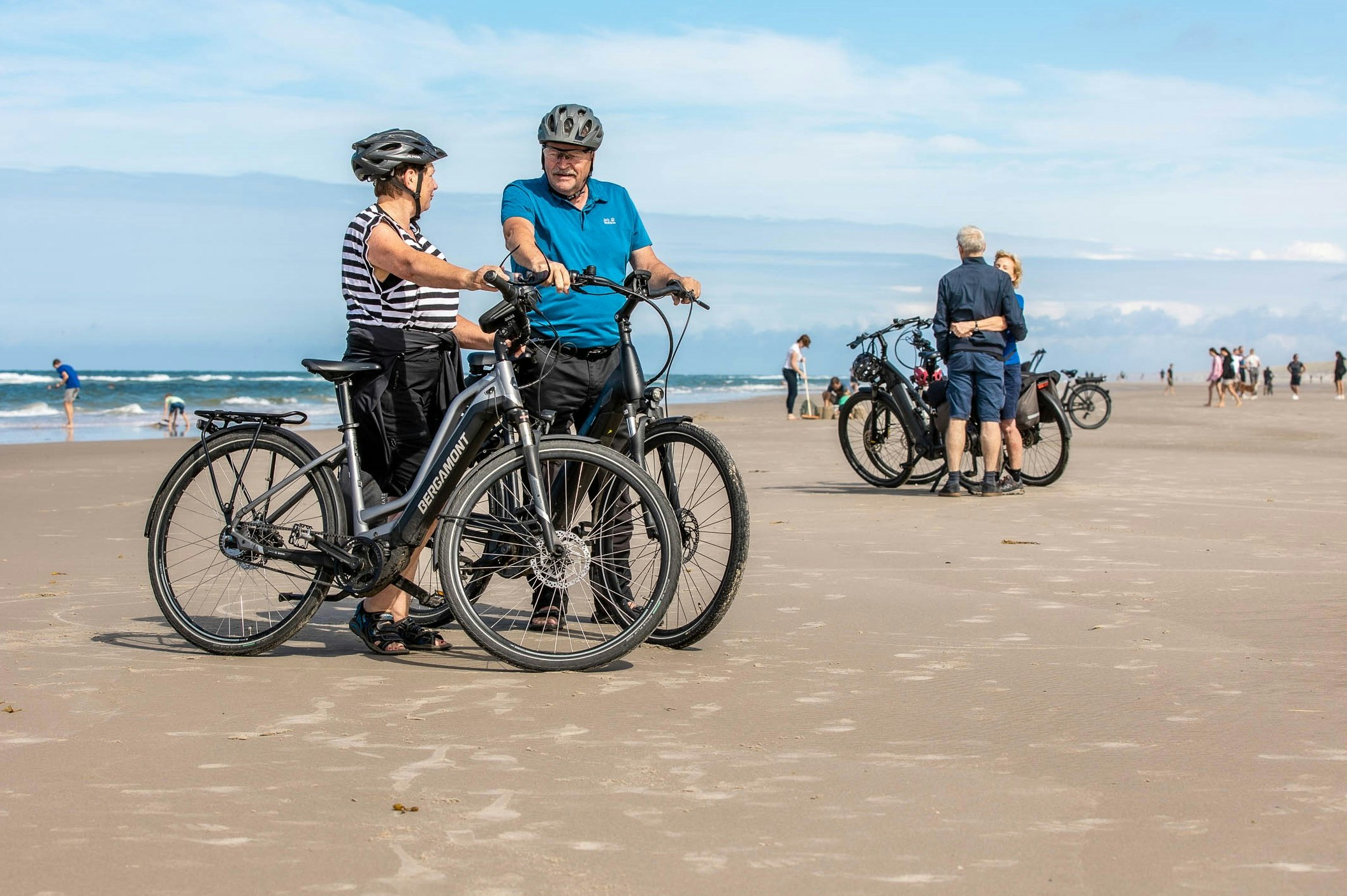 Stjerne Camping - Camper mit Fahrrädern am Strand