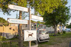 Stocken Camping - Wegweiser auf dem Campingplatz