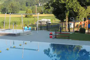Stone Valley - Pool im Freien auf dem Campingplatz