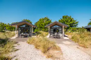 EuroParcs Poort van Zeeland Strandcamping De Quack - Mobilheime mit Terrasse auf dem Campingplatz