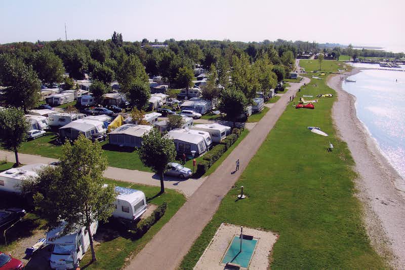 Strandcamping Podersdorf am See  -  Luftaufnahme vom Campingplatz am Neusiedler See