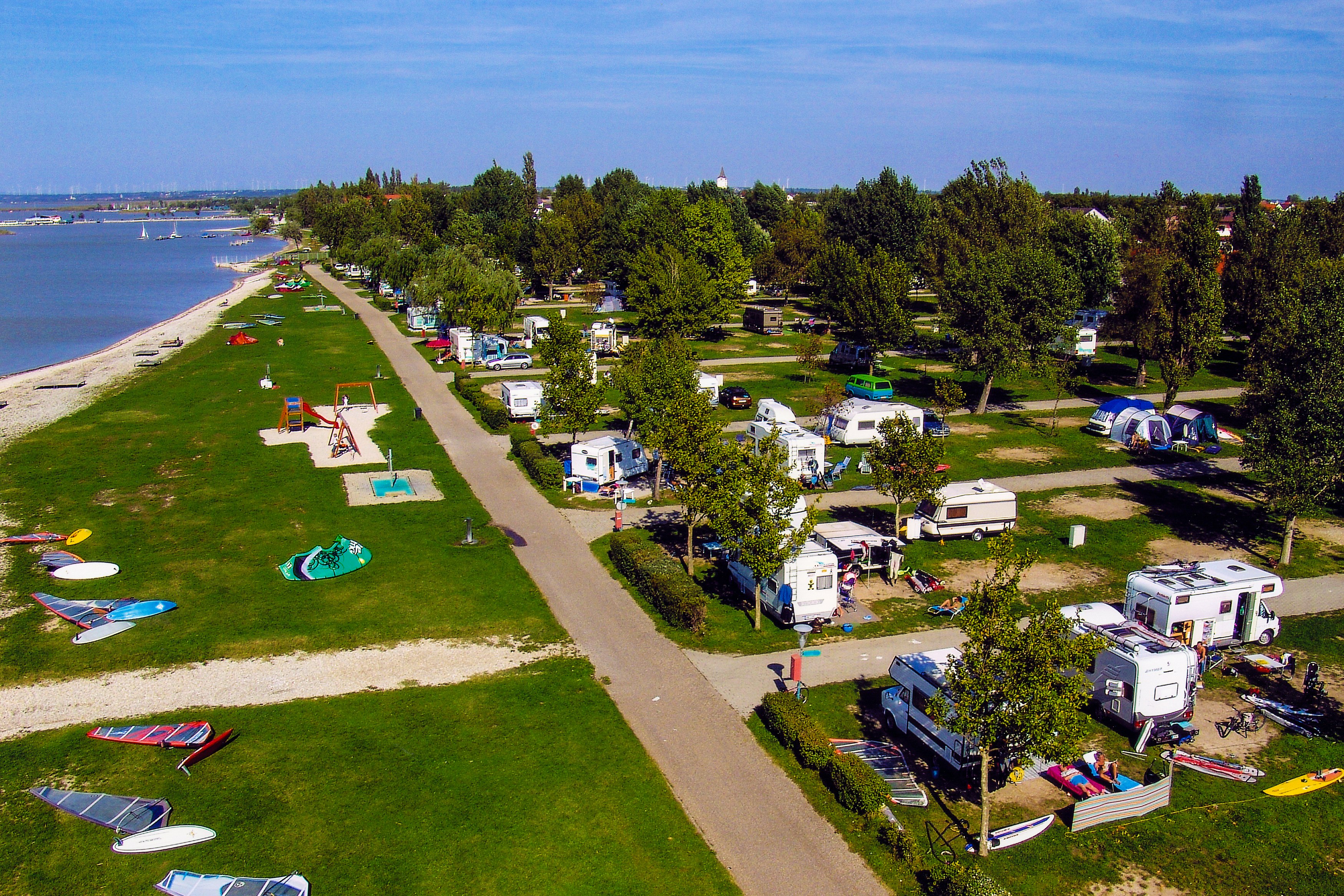 Strandcamping Podersdorf am See  - Luftaufnahme des Campingplatzes