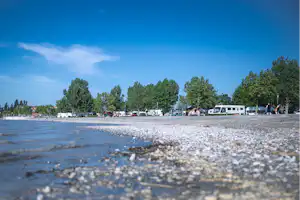 Strandcamping Podersdorf am See - Kiesstrand am Campingplatz