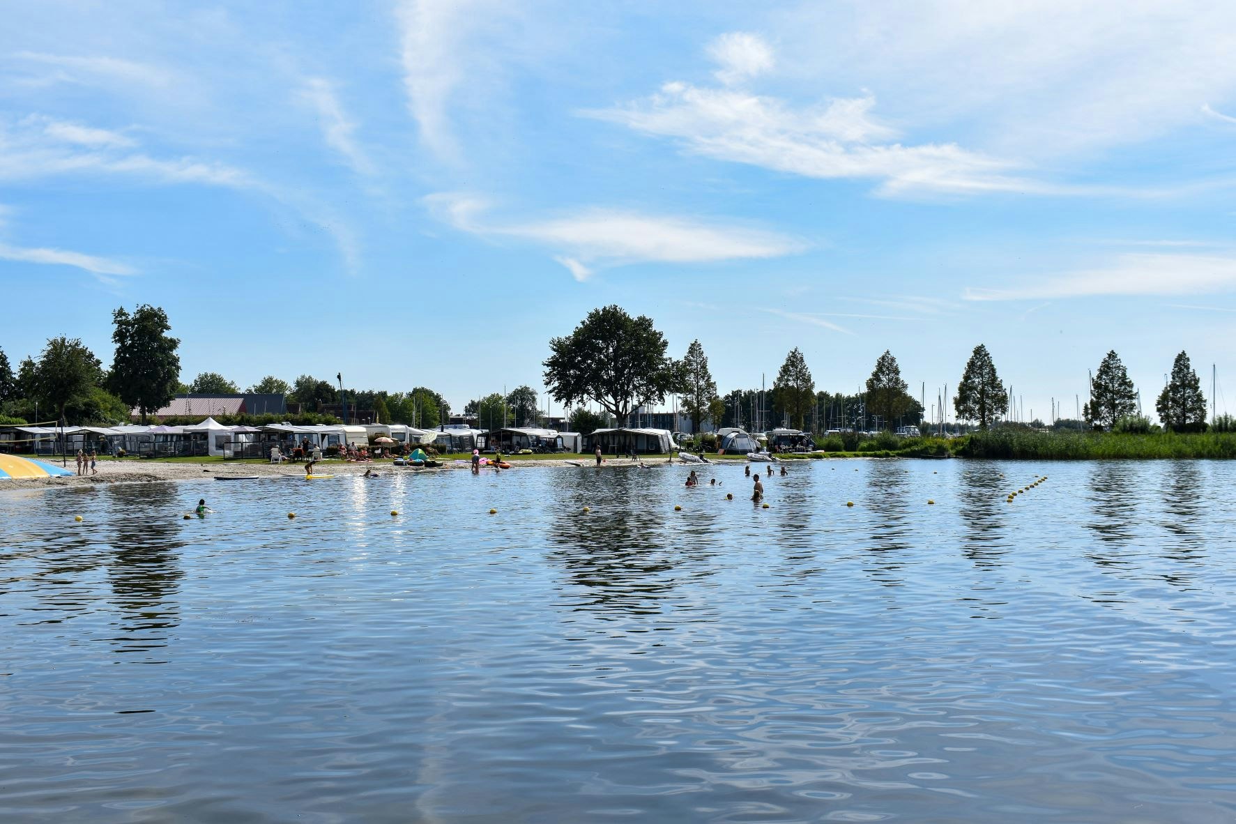 Strandparc Nulde - Standplätze am Ufer des Sees