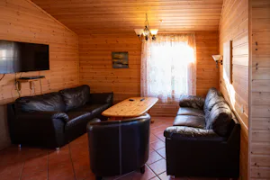 Strombaug Camping - Mietunterkunft - Wohnzimmer.jpg