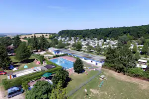 Stromberg-Camping - Luftaufnahme vom Campingplatz mit Pool
