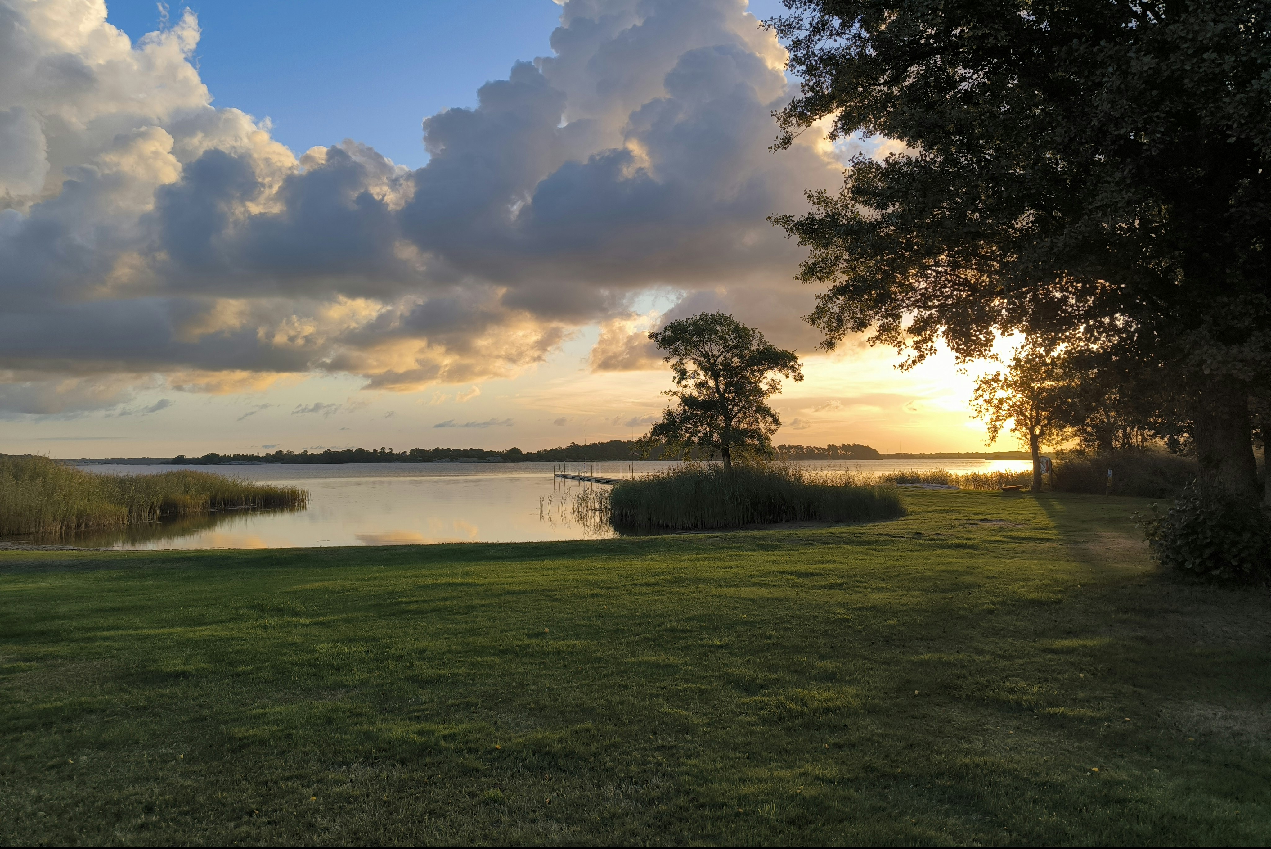 Sturkö Camping - Blick auf den Badestrand bei Sonnenaufgang