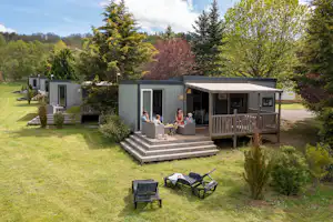 Camping Sandaya La Ribeyre - Mobilheime mit Terrasse auf dem Campingplatz