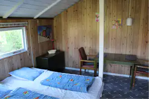 Birkelund Camping & Outdoor Tarm Camping - Schlafzimmer eines Mobilheims