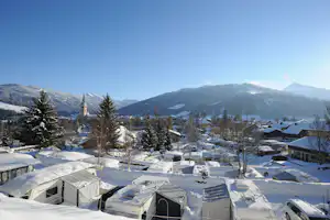 Tauerncamping Lerchenhof - Campingplatz in schneebedeckter Winterlandschaft--