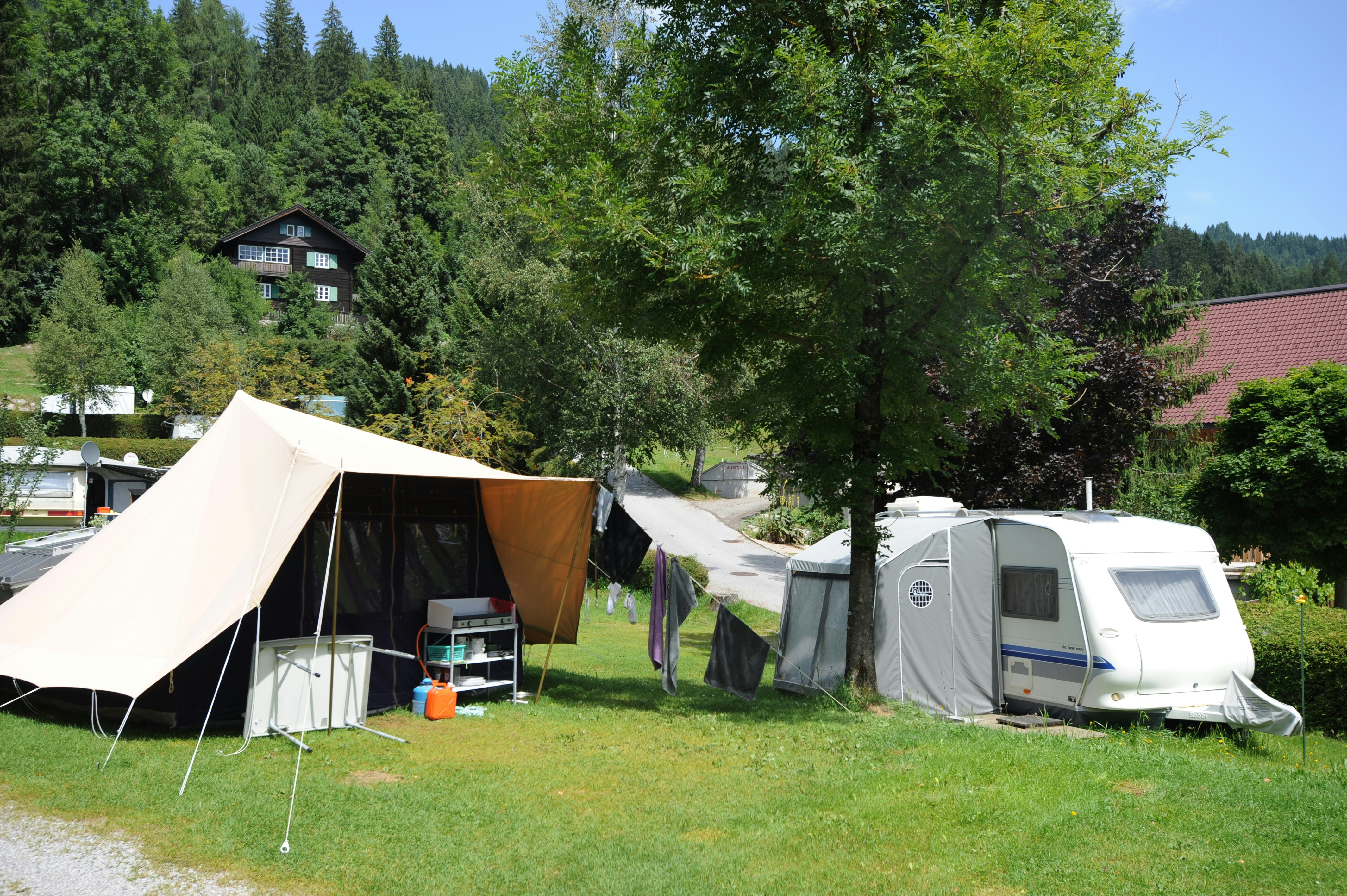 Tauerncamping Lerchenhof -  Stellplätze  und Wohnmobilstellplätze im Grünen auf dem Campingplatz 