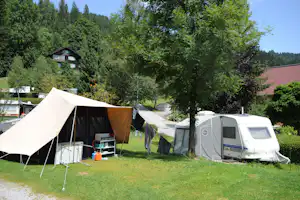 Tauerncamping Lerchenhof - Stellplätze und Wohnmobilstellplätze im Grünen auf dem Campingplatz