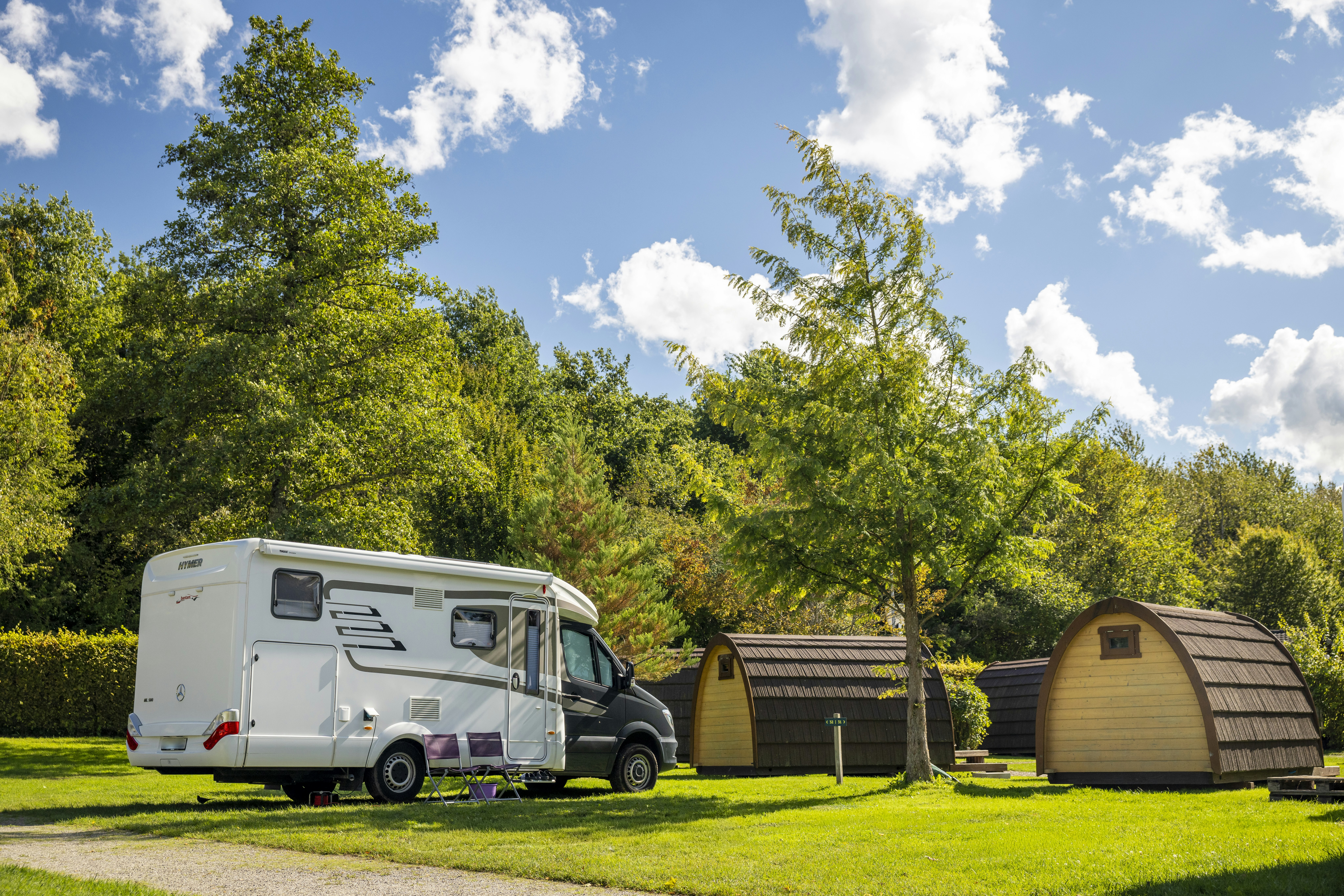 TCS Camping Bern Eymatt - Standplatz neben den Campingpods auf dem Campingplatz