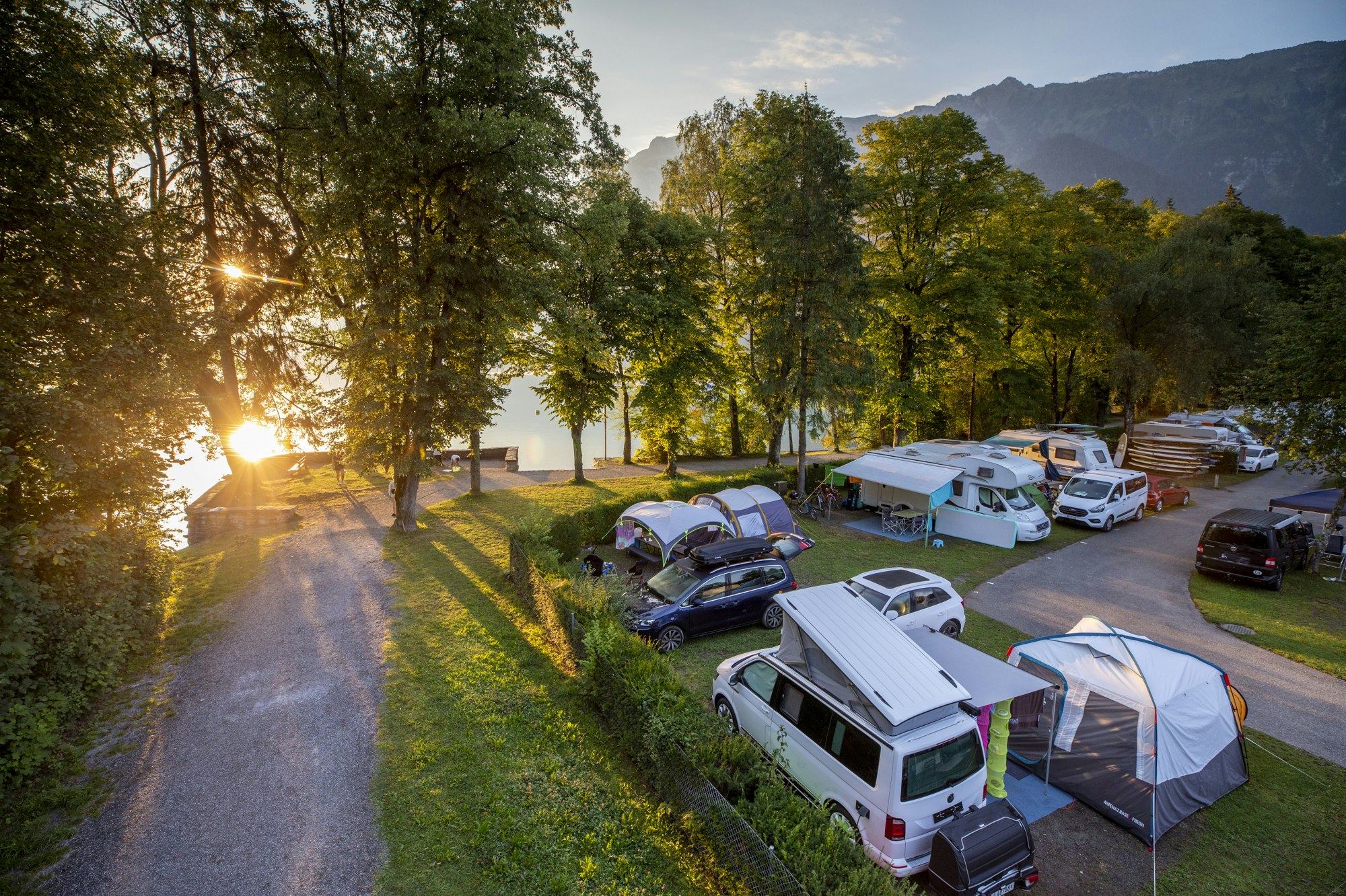 TCS-Camping Bönigen - Interlaken - Campingplatz aus der Vogelperspektive