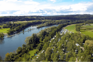 TCS Camping Flaach am Rhein - Blick auf den Campingplatz aus der Vogelperspektive