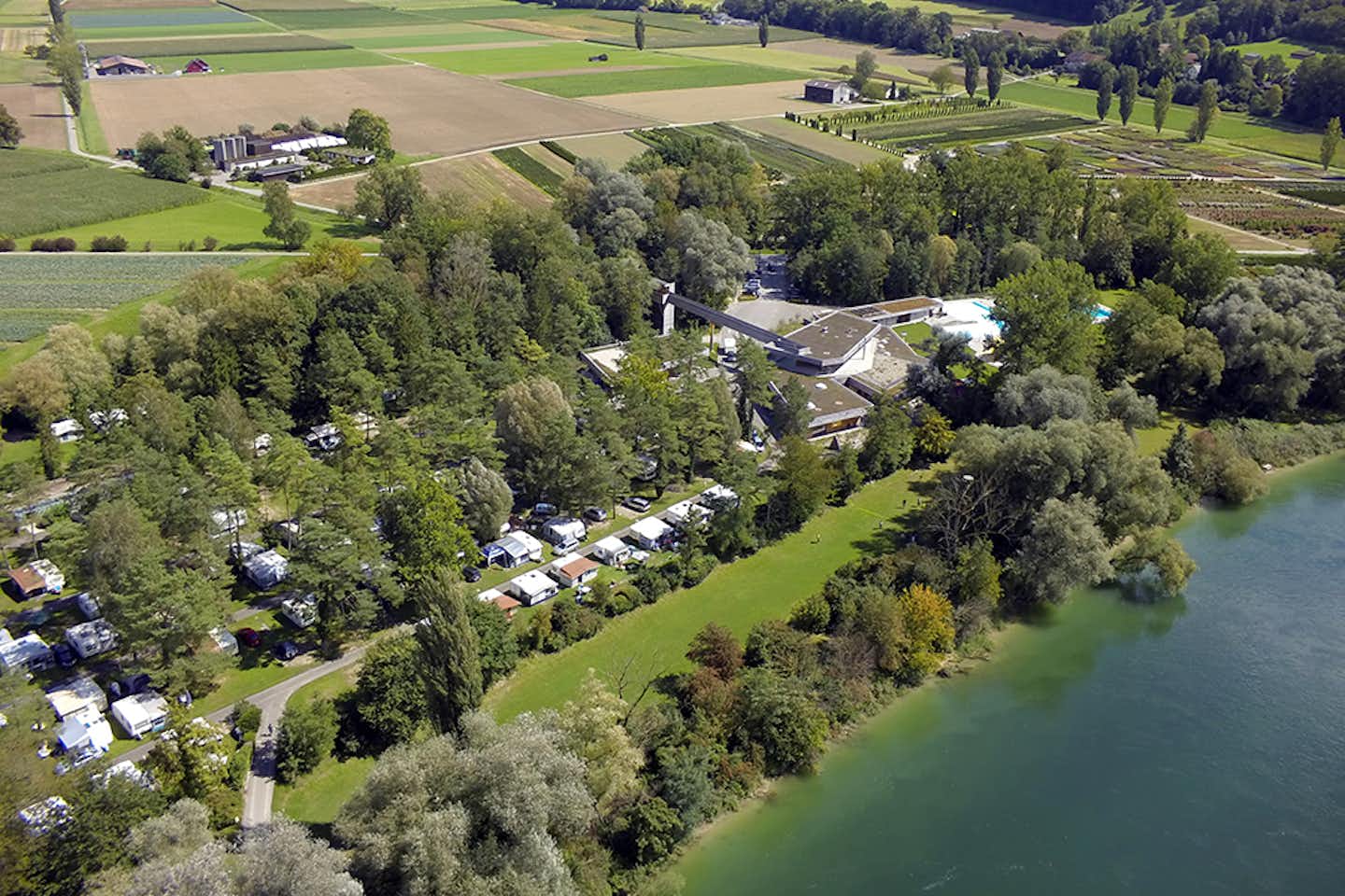 TCS-Camping Flaach am Rhein - Gelände vom Campingplatz Luftaufnahme