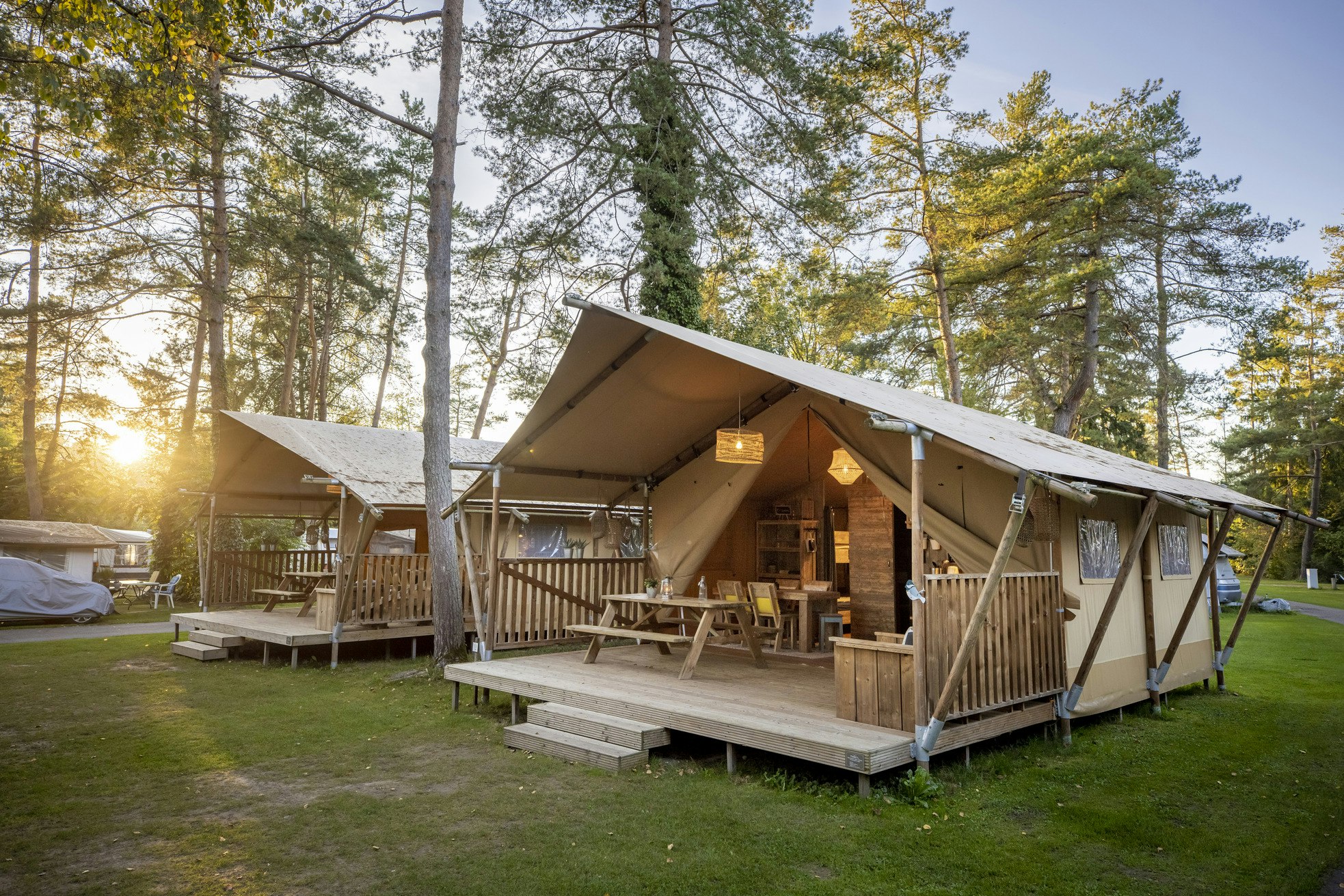 TCS Camping Flaach am Rhein  TCS-Camping Flaach am Rhein - Glamping-Zelte mit Terrasse auf dem Campingplatz