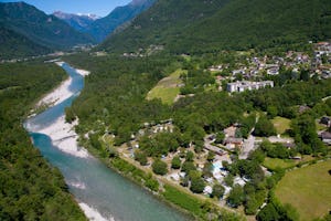 TCS Camping Gordevio Valle Maggia TCS-Camping Gordevio - Luftaufnahme des Campingplatzes am Fluss