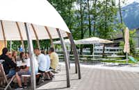 TCS-Camping Interlaken (6) - Terrasse des Restaurants auf dem Campingplatz