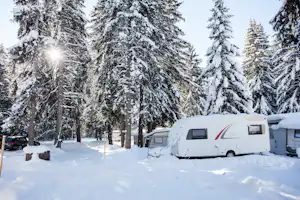 Camping Gravas - Blick auf die Standplätze im Winter