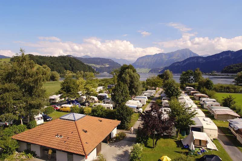 TCS-Camping Luzern - Horw - Campingplatz aus der Vogelperspektive mit Blick auf den See