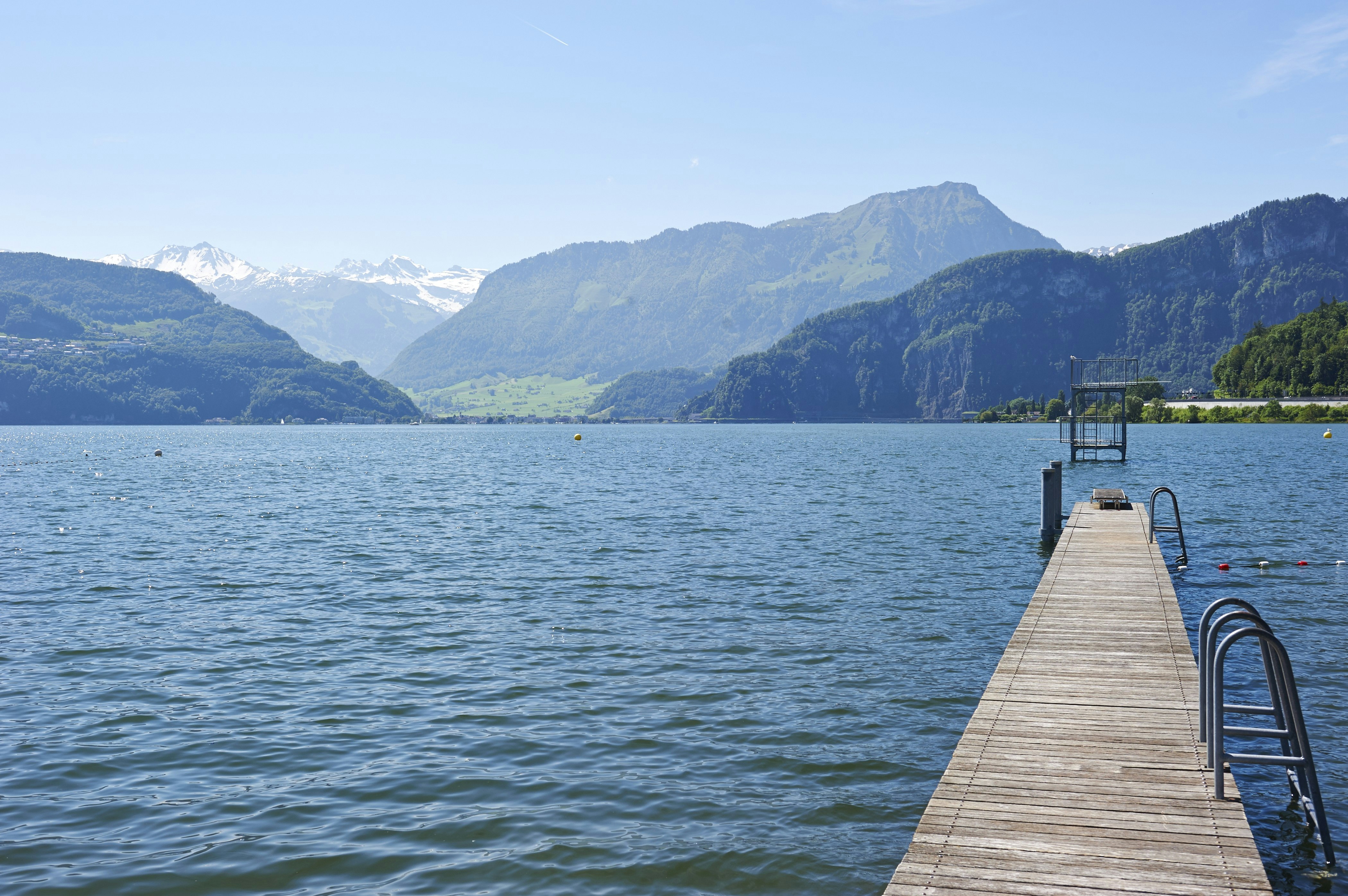 TCS Camping Luzern Horw  TCS-Camping Luzern - Horw - Badesteg am See auf dem Campingplatz