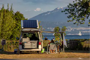 TCS-Camping Morges - Stellplatz auf dem Campingplatz mit Wasserblick
