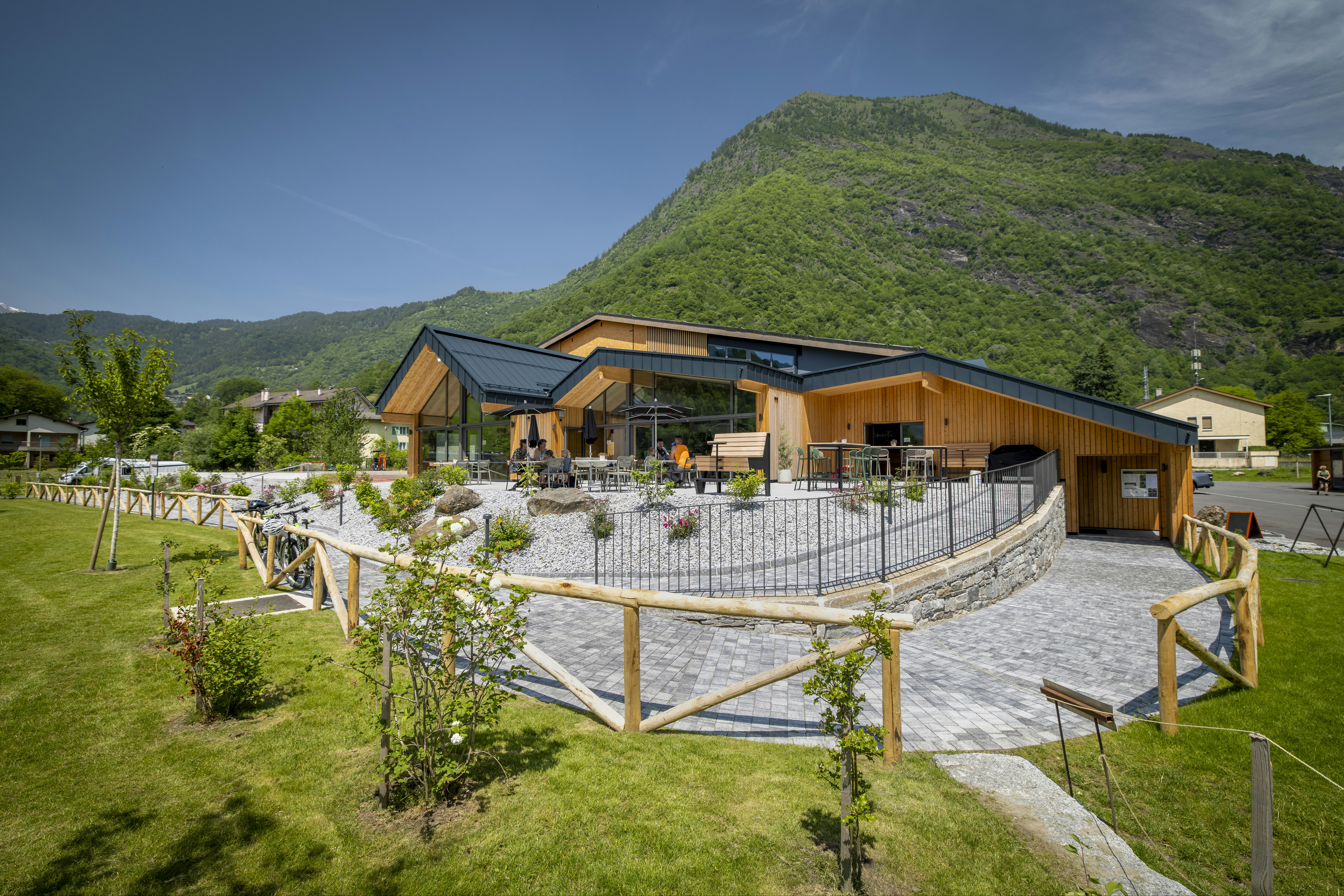 TCS Camping Olivone - Hauptgebäude des Campingplatzes