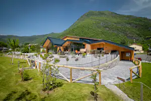 TCS Camping Olivone - Hauptgebäude des Campingplatzes