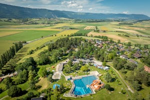 TCS Camping Orbe - Campingplatz aus der Vogelperspektive