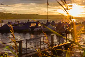 TCS-Camping Sempach - Sonnenuntergang über dem Hafen