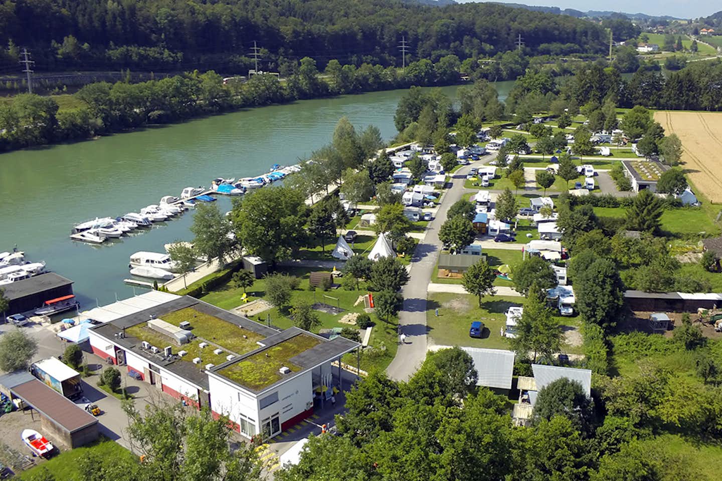 TCS-Camping Solothurn - Übersicht auf das gesamte Campingplatz Gelände