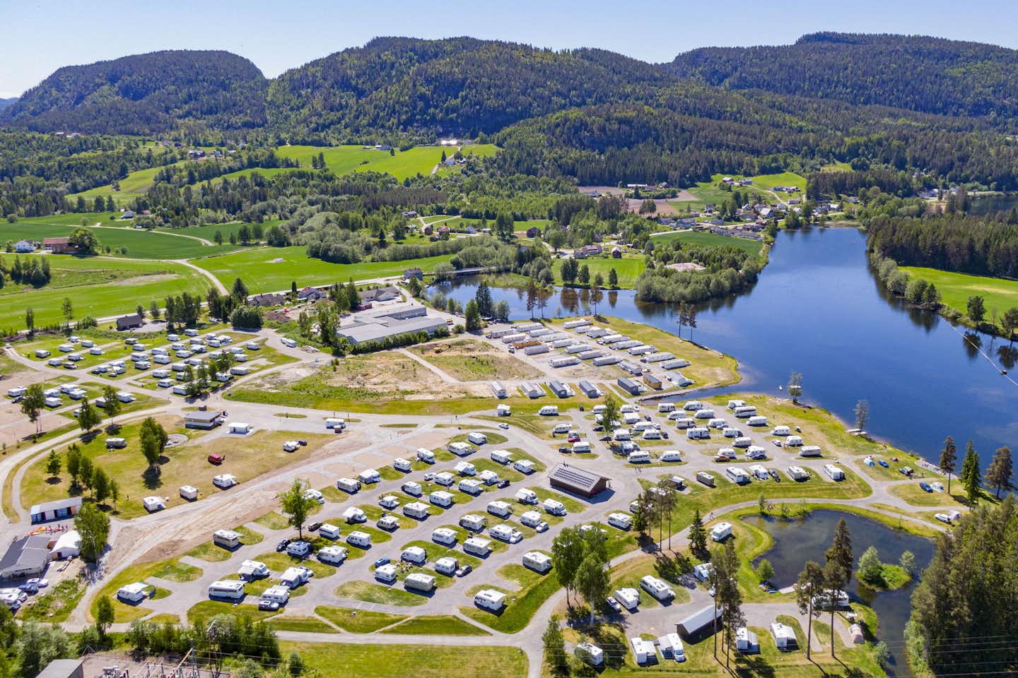 First Camp Lunde  Telemark Kanalcamping  - Campingplatz aus der Vogelperspektive