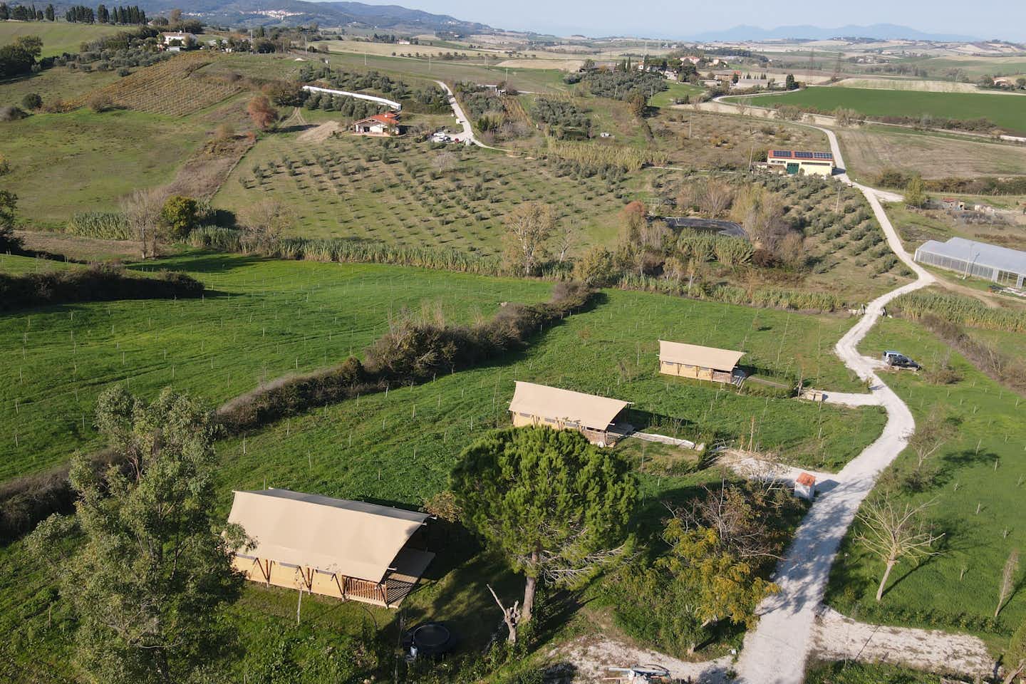 Tenuta San Pierino  - Luftaufnahme des Campingplatzes umgeben von Feldern