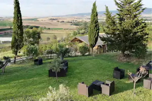 Tenuta San Pierino - Blick auf den Campingplatz im Grünen